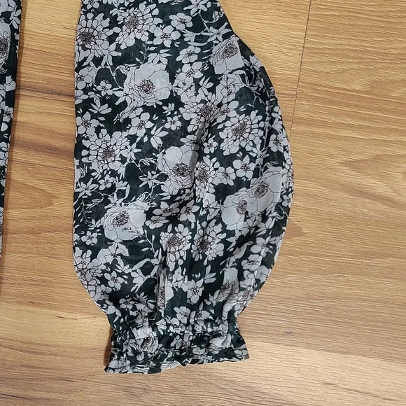 Cabi # 3765 Olive Floral Bianca Peasant Blouse Lined Ruffle Puff Sleeve Size XS - Picture 7 of 11